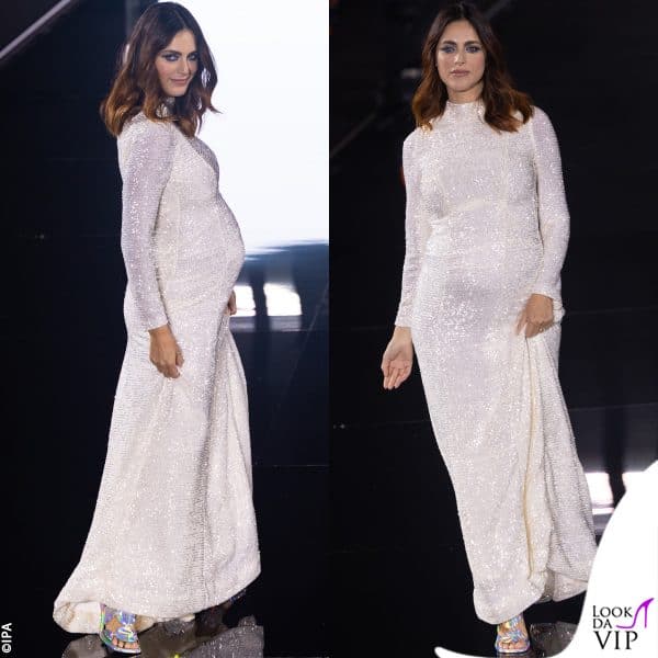 ricoperta di paillettes 