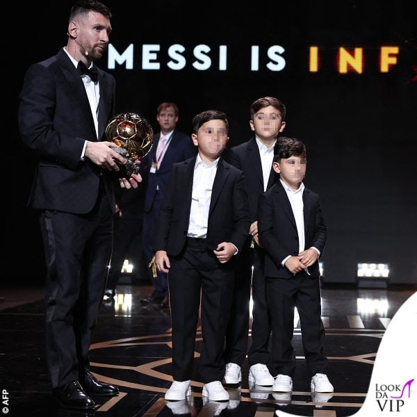 sul palco con i figli 