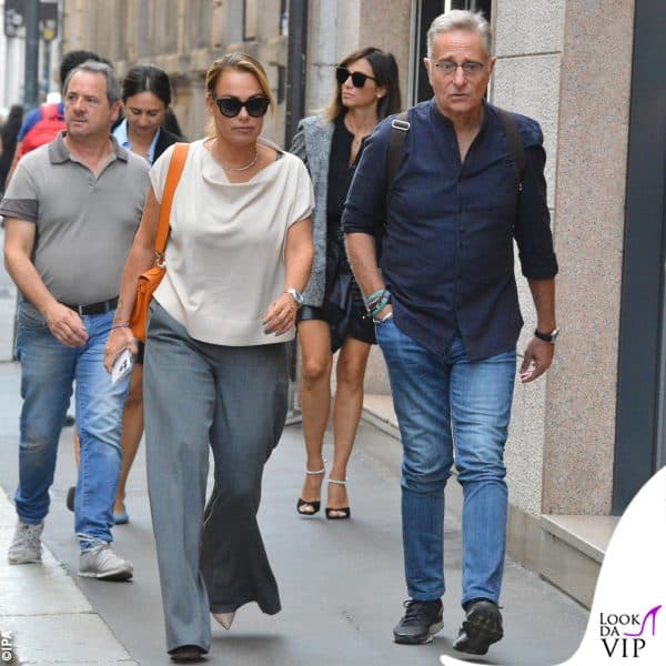 Sonia Bruganelli e Paolo Bonolis in centro a Milano 