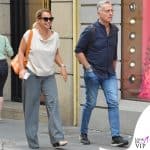 Paolo Bonolis e Sonia Bruganelli paparazzati in centro a Milano