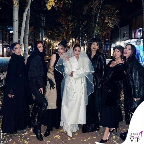 la sposa e le amiche pronte per il party 