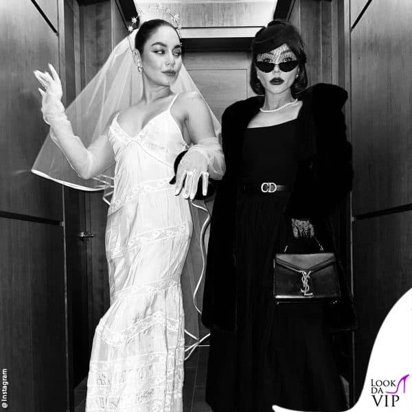 tra le invitate c'è anche l'attrice Sarah Hyland 