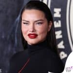 Adriana Lima in Ferragamo alla premiere di Hunger Games