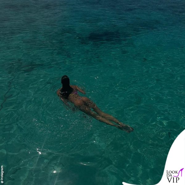 Belen nel mare delle Maldive 