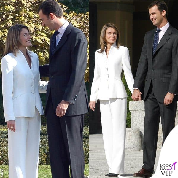 Letizia e Felipe il 6 novembre 2003, giorno del loro fidanzamento ufficiale (la Ortiz indossava un completo Giorgio Armani) 