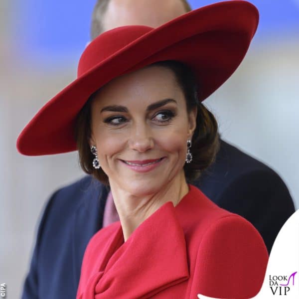 Kate in rosso è splendida 