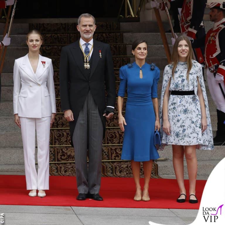 i giuramento di Leonor di Spagna con il tailleur pantaloni bianco