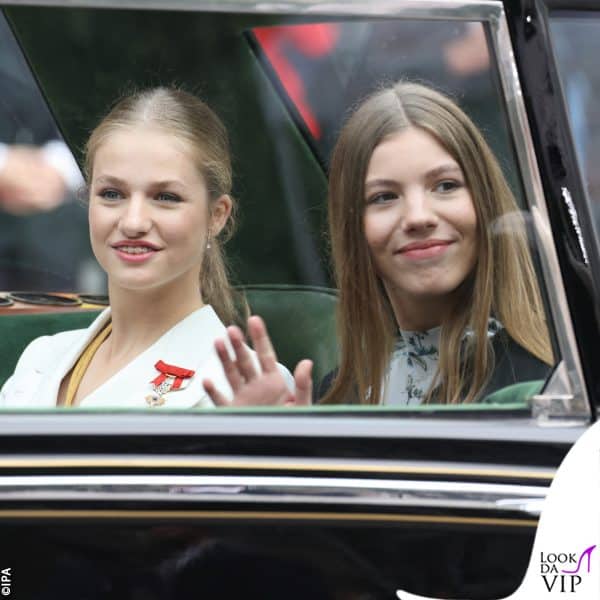 le sorelle Leonor e Sofia in macchina 
