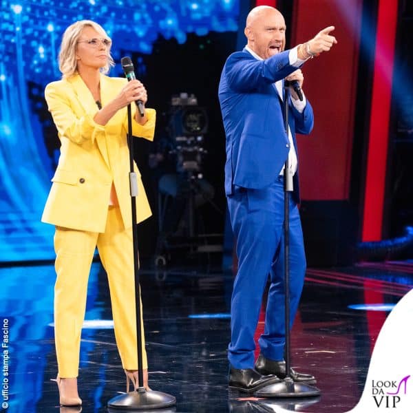 Quinta puntata - Maria De Filippi con un completo giallo