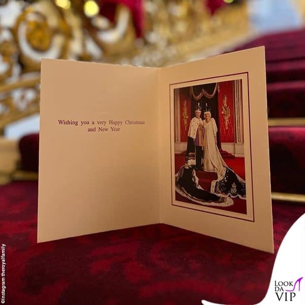 la Christmas Card di re Carlo e della regina Camilla: la foto è stata scattata nel giorno dell'incoronazione 