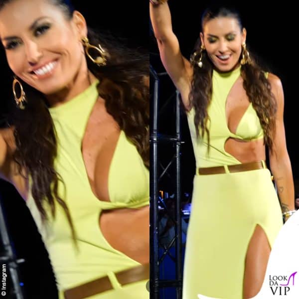 I fan impazziscono per il vestito Ley M con... mezzo reggiseno