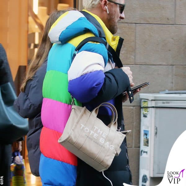 Francesco Facchinetti con la borsa capiente 