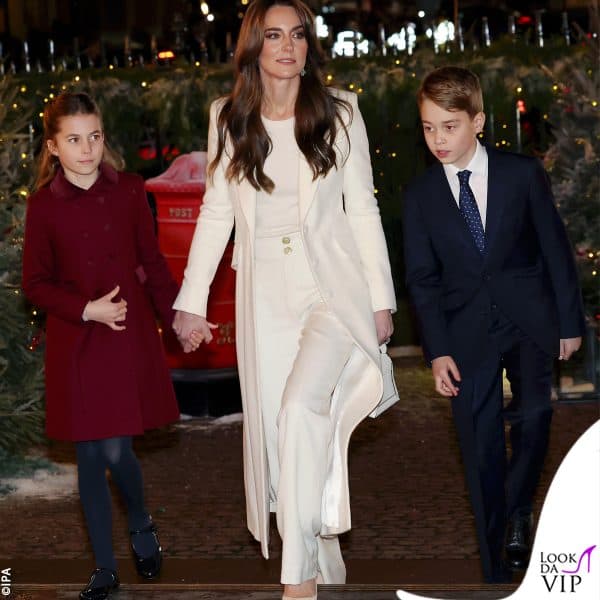 Kate entra nell'Abbazia con Charlotte e George 
