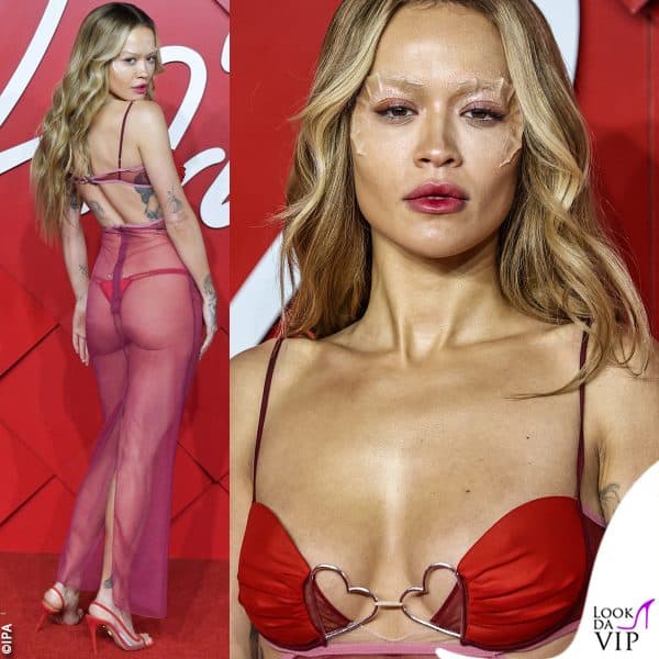 Rita ai British Fashion Awards 2022, con le squame in volto (abito Nensi Dojaka)