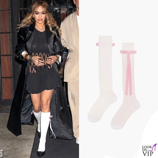 Rita Ora, calze Sandy Liang (43 euro)