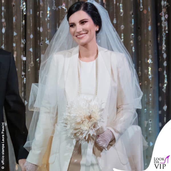 La sposa ha indossato un blazer, simbolo di tutta la sua carriera