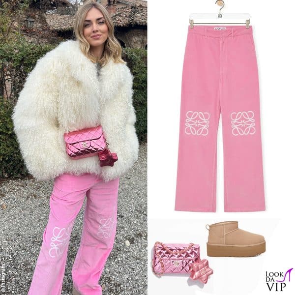 pantaloni Loewe, borsa Chanel, stivali Ugg 