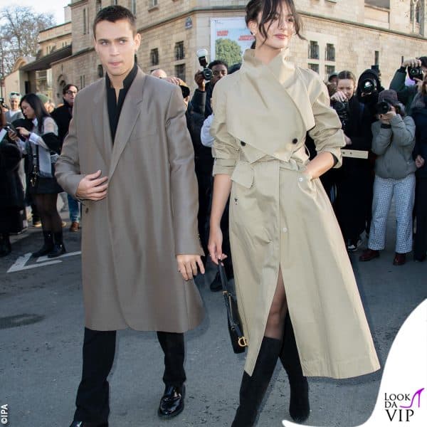 Saul Nanni e Deva Cassel arrivano alla sfilata haute couture di Dior a Parigi 