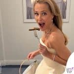 Gillian Anderson in Gabriela Hearst ai Golden Globe