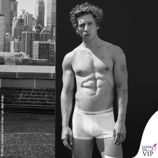 Jeremy Allen White è il testimonial di Calvin Klein