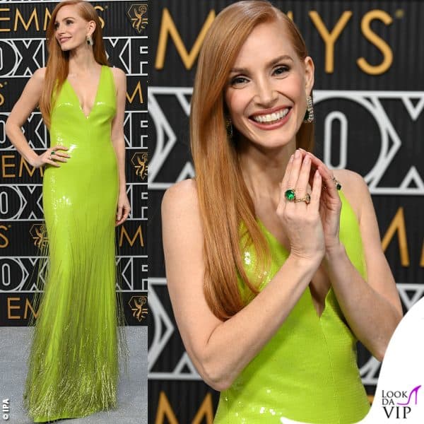 Jessica Chastain con un abito Gucci e gioielli Reza 