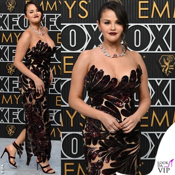 abito Oscar de la Renta e gioielli Tiffany & Co. per Selena Gomez 