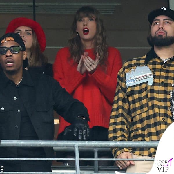 Taylor in tribuna durante la partita dei Kansas City Chiefs contro i Baltimore Ravens 
