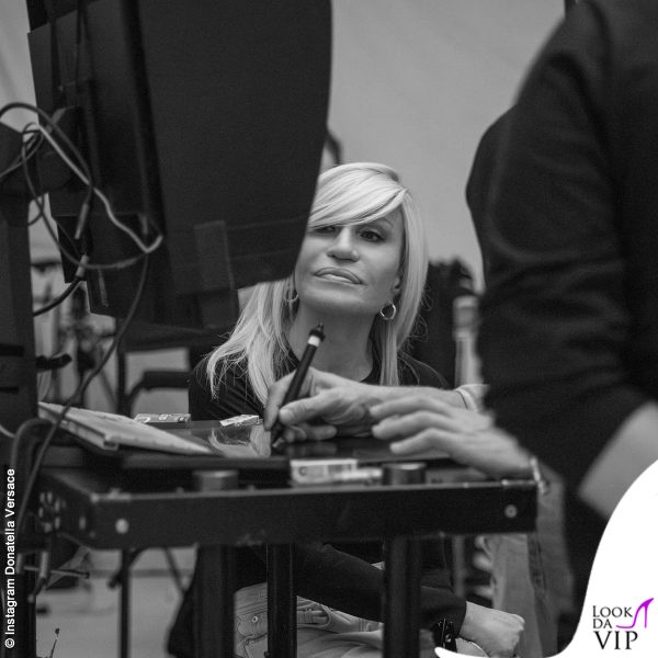 Donatella Versace nel backstage