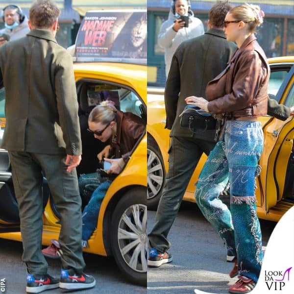 Gigi Hadid e Bradley Cooper a New York: lui le apre la portiera del taxi