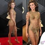 i 5 look di Miley Cyrus ai Grammy 2024