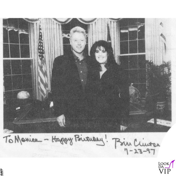Bill Clinton e Monica Lewinsky nello Studio Ovale nel 1997 