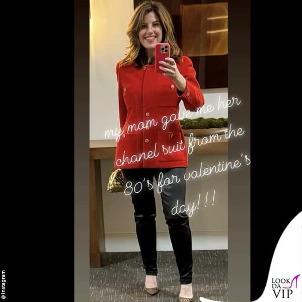 Monica mostra ai follower la giacca di Chanel ricevuta dalla mamma per San Valentino (borsa Bottega Veneta) 