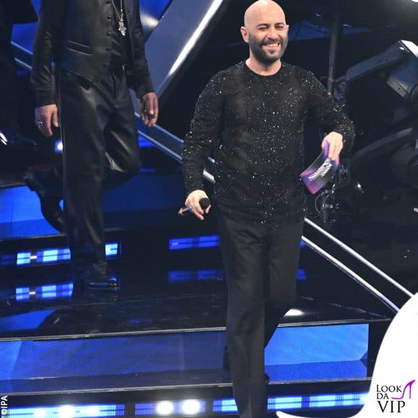 Giuliano Sangiorgi dei Negramaro in Paul & Shark, con mocassini Santoni 