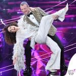 Teresa Mannino Sanremo 3 serata completo bianco Roberto Cavalli