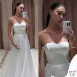 Belen Rodriguez prova l'abito per il 