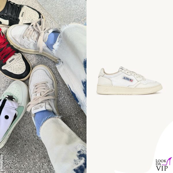 scatto di gruppo con focus sui piedi: Belen indossa sneakers Autry 