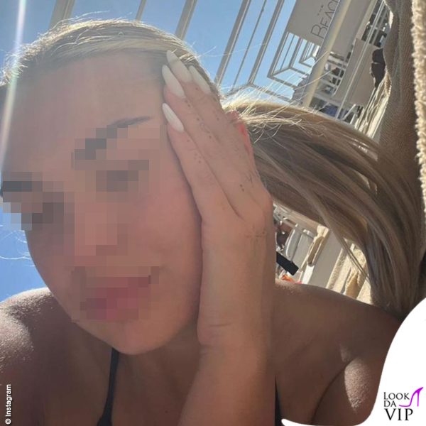 Chanel Totti sceglie una manicure delicata