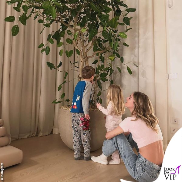 Chiara Ferragni a casa con i figli e "Feliciona", la nuova pianta 