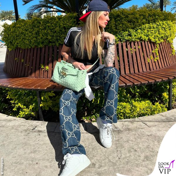 sporty-chic 