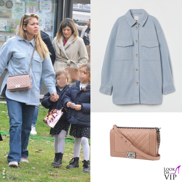 Costanza indossa giacca H&M e borsa Chanel