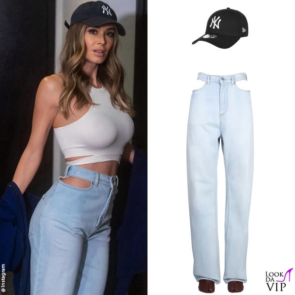 cappello New Era, jeans Maison Margiela 