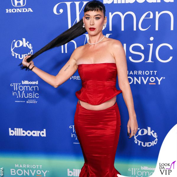 Katy Perry arriva sul red carpet dei Billboard Women in Music a Los Angeles 