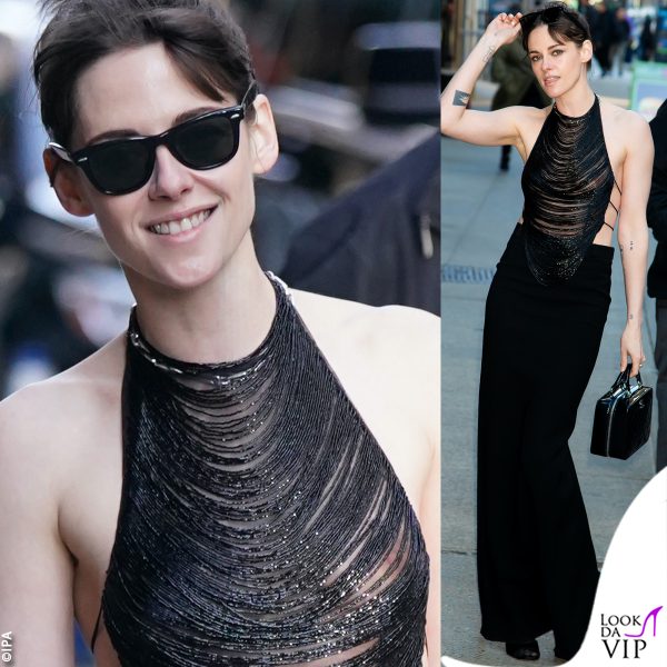 Kristen arriva al Late Show with Stephen Colbert: il look è rivelatore 