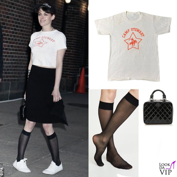 t-shirt Champions, gambaletto Wolford, borsa Chanel 