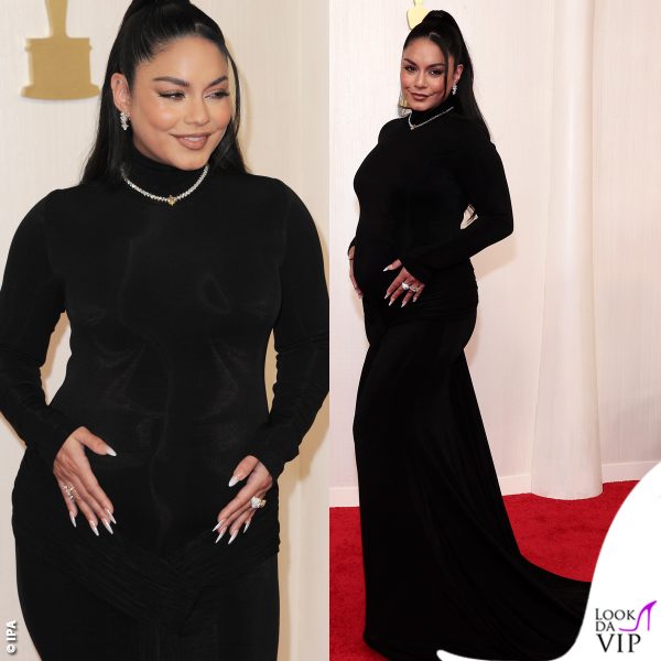 Vanessa Hudgens in total black conferma la gravidanza 