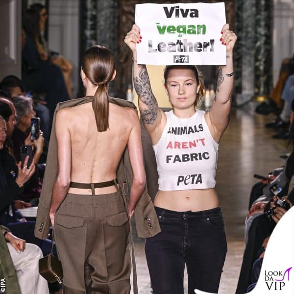la protesta in passerella 