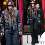 Victoria Beckham piede rotto e stampelle: che stile!