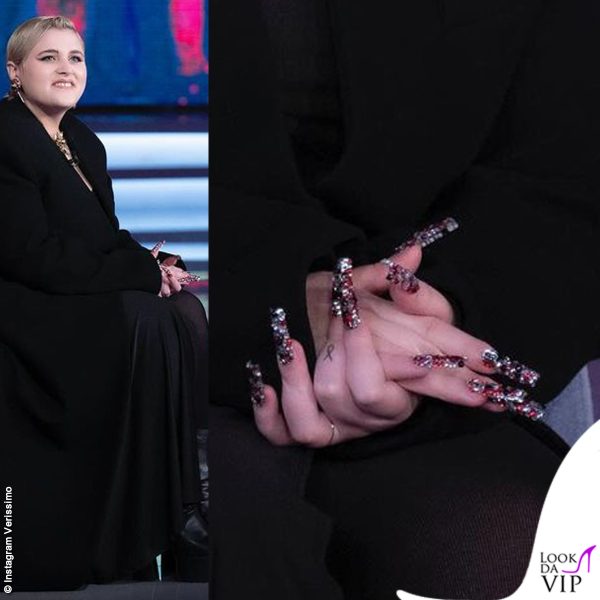 Si fanno notare le unghie di Big Mama a "Verissimo": extra long e con disegni 3D