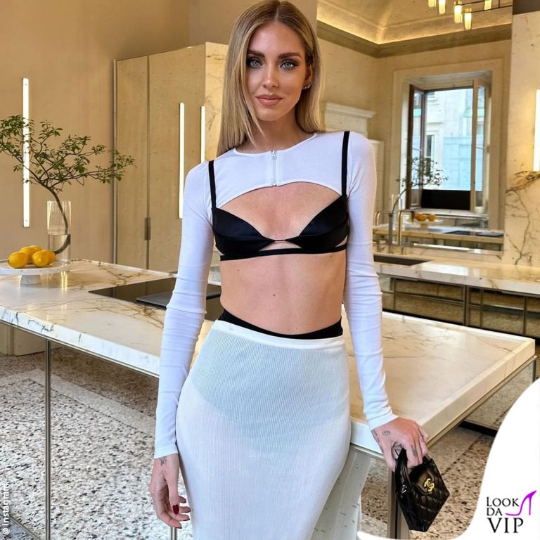 Chiara Ferragni in Nensi Dojaka alla Design Week (con reggiseno nero a vista)