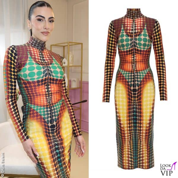 Per intervistare Giulia De Lellis ha indossato un vestito Jean Paul Gaultier con dettagli anatomici in colori pop